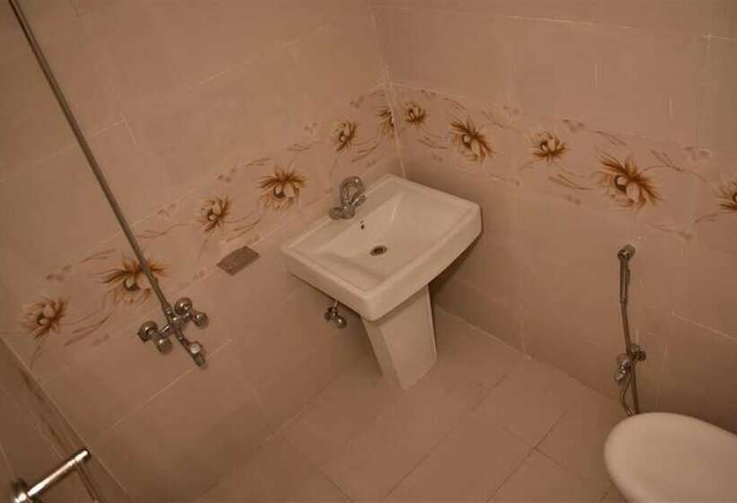 هتل De Metro Guest House