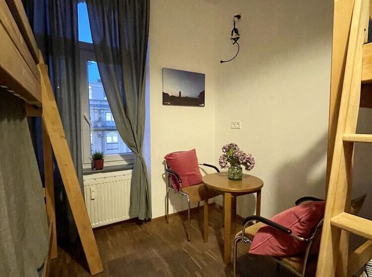 Jc&blue Guesthouse   Hostel