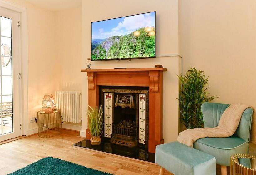 Just Stay Wales   Castle Square Cottage