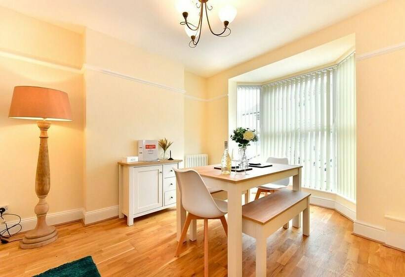 Just Stay Wales   Castle Square Cottage