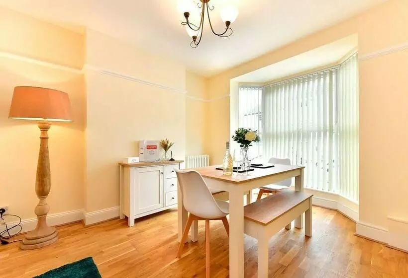 Just Stay Wales   Castle Square Cottage