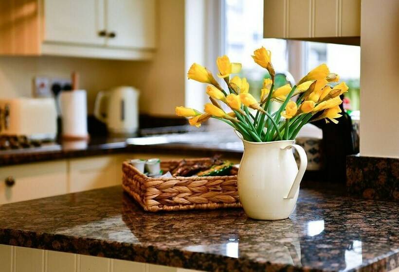 Just Stay Wales   Castle Square Cottage