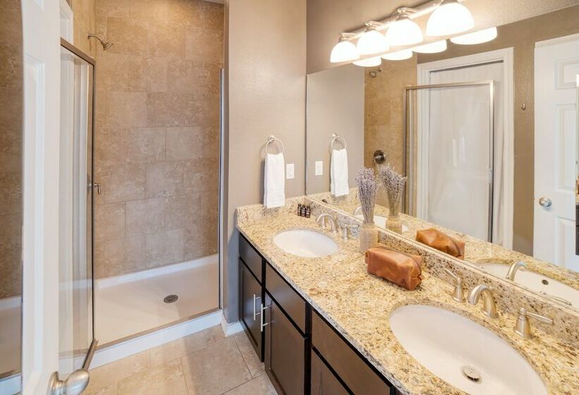 Lady Bird By Avantstay Great Location In Austin W/ Large Yard & Fire Pit!