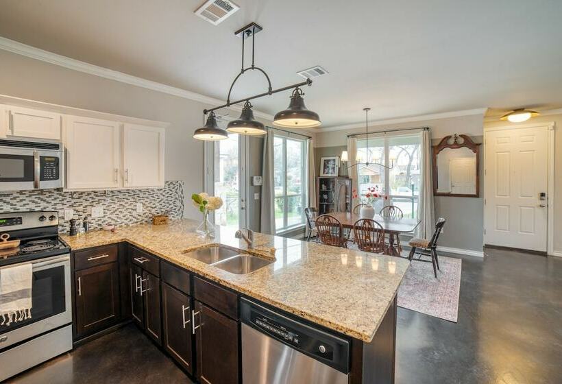 Lady Bird By Avantstay Great Location In Austin W/ Large Yard & Fire Pit!