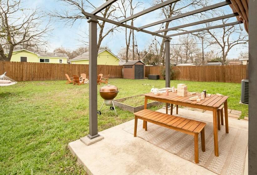 Lady Bird By Avantstay Great Location In Austin W/ Large Yard & Fire Pit!