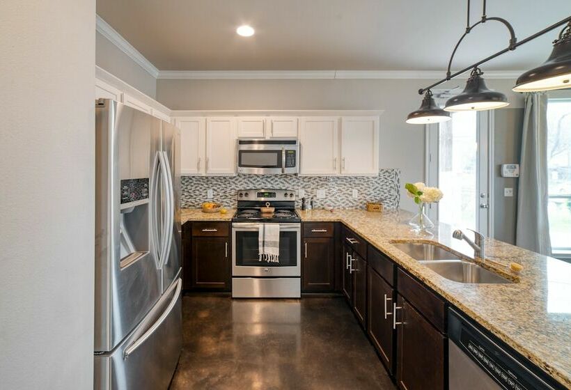 Lady Bird By Avantstay Great Location In Austin W/ Large Yard & Fire Pit!