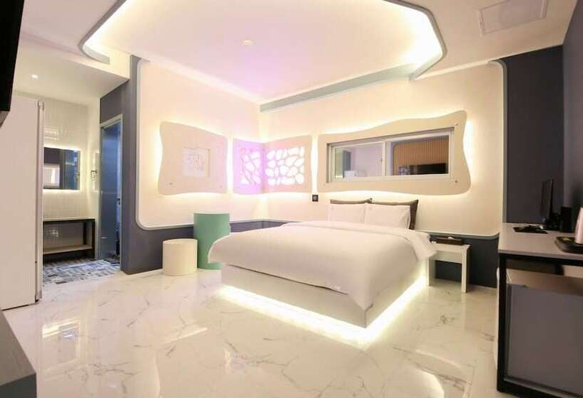 Motel Gwangju Sinan Yeogiseo Jaja