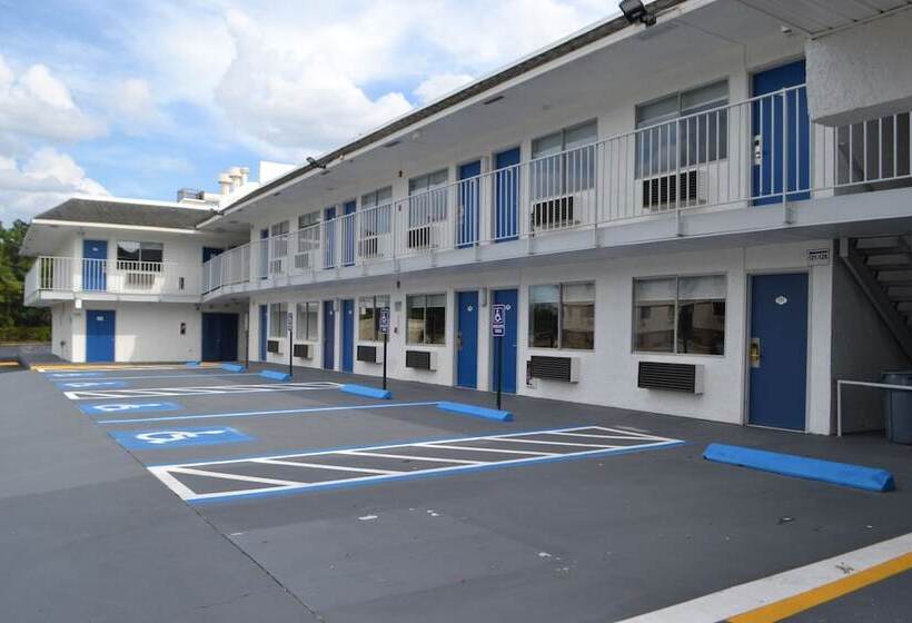 汽车旅馆  Noble Suites Jacksonville