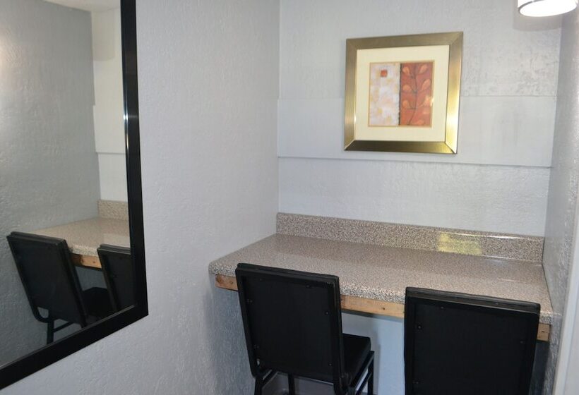 汽车旅馆  Noble Suites Jacksonville