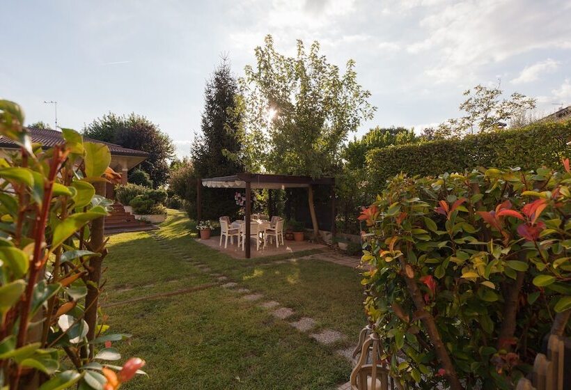 פנסיון Nina Guest House