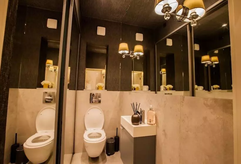 Majatalo Surbiton Luxury Garden House 19a