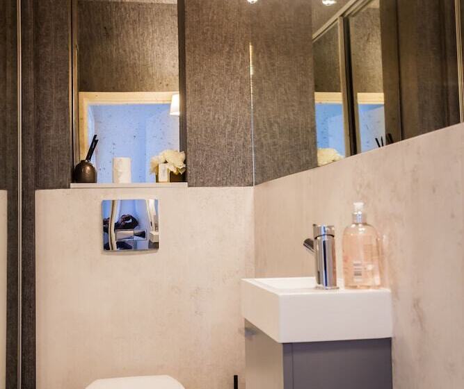 بنسيون Surbiton Luxury Garden House 19a