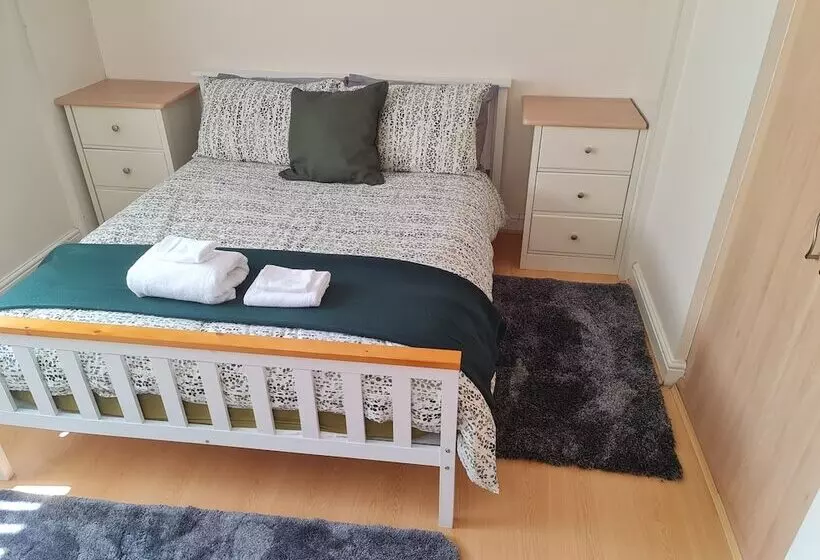 レジデンス Stunning 4 Bed House In Walsall