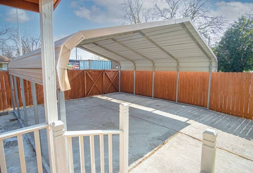 Wonderful 3 Br 2 Ba Near Downtown