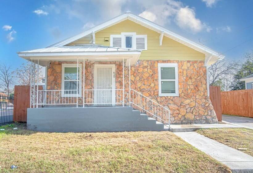 Wonderful 3 Br 2 Ba Near Downtown