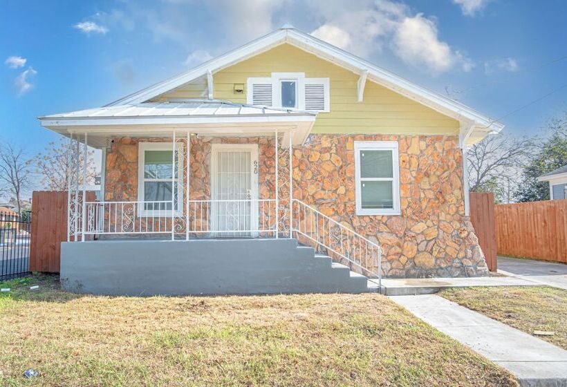 Wonderful 3 Br 2 Ba Near Downtown