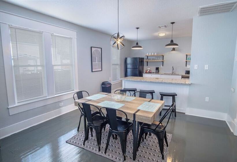 Wonderful 3 Br 2 Ba Near Downtown