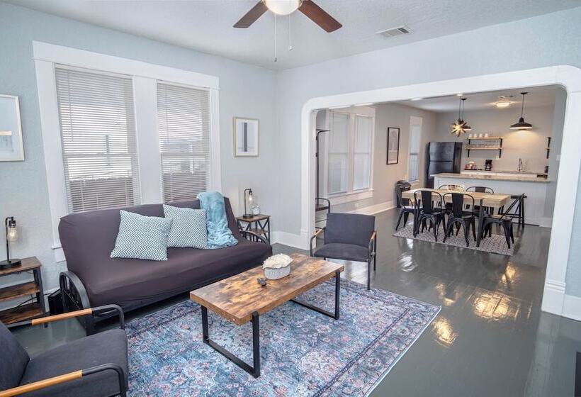 Wonderful 3 Br 2 Ba Near Downtown