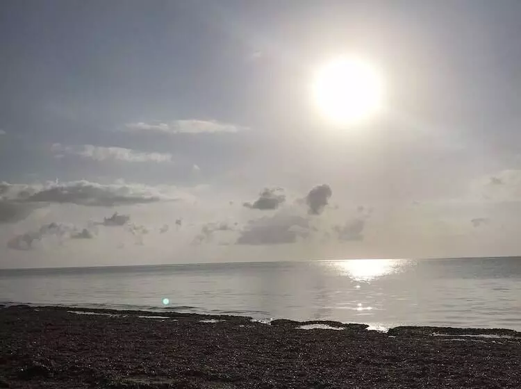 تختخواب و صبحانه Coco De Ville