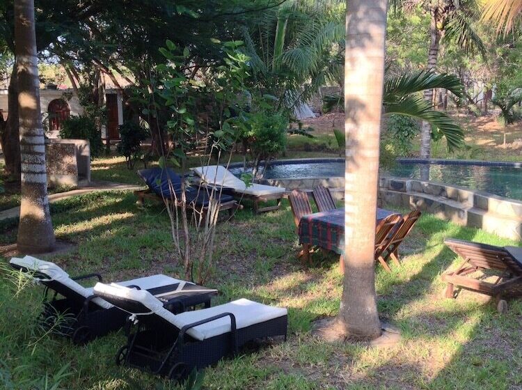 تختخواب و صبحانه Coco De Ville