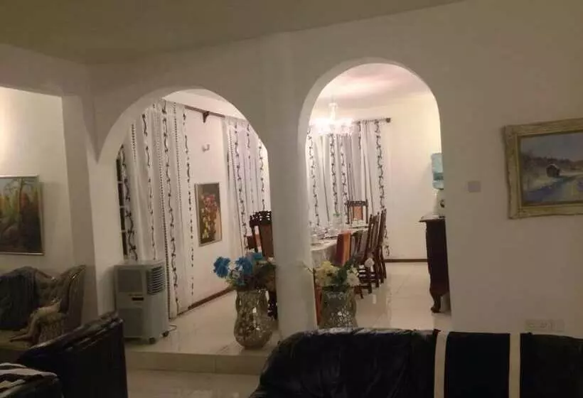 تختخواب و صبحانه Coco De Ville