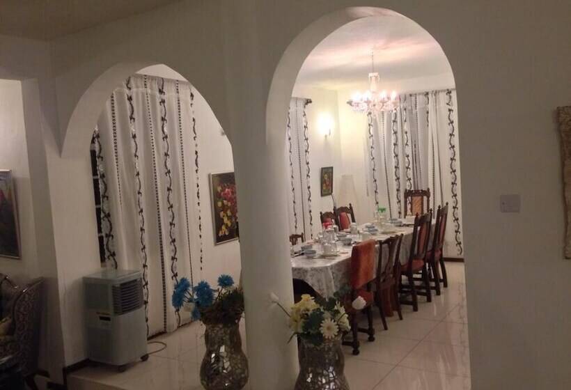 تختخواب و صبحانه Coco De Ville