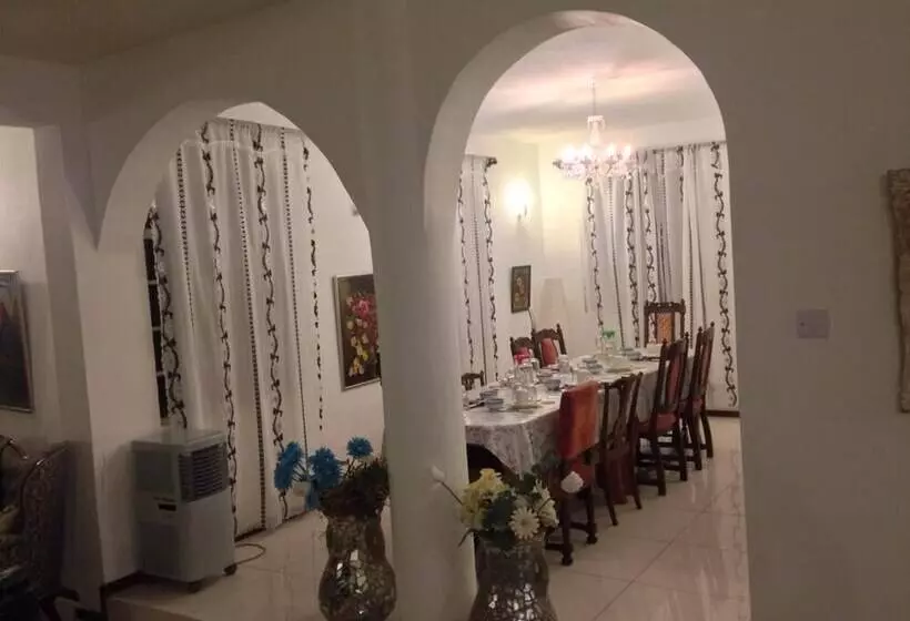 تختخواب و صبحانه Coco De Ville