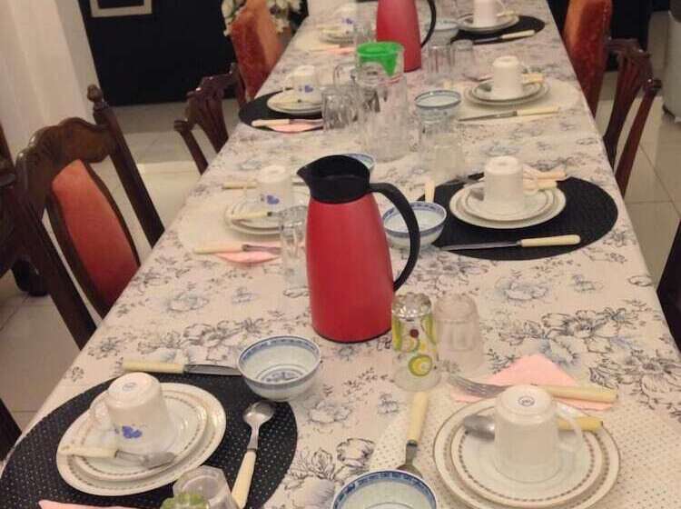 تختخواب و صبحانه Coco De Ville