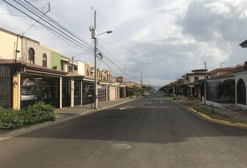 مبيت وإفطار La Casa Del Suizo