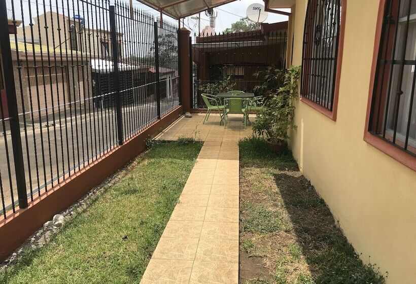 مبيت وإفطار La Casa Del Suizo