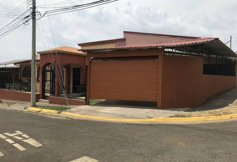 مبيت وإفطار La Casa Del Suizo