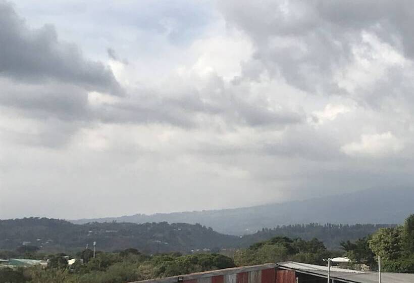 مبيت وإفطار La Casa Del Suizo