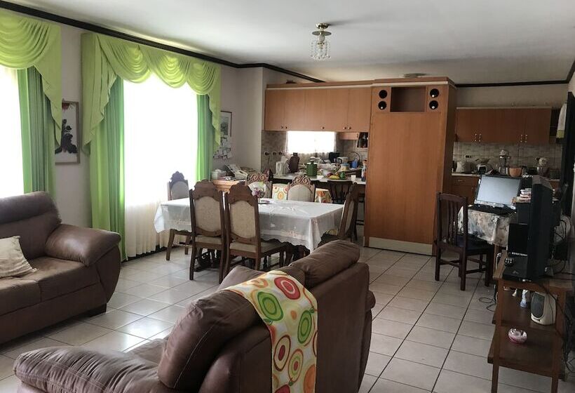 مبيت وإفطار La Casa Del Suizo