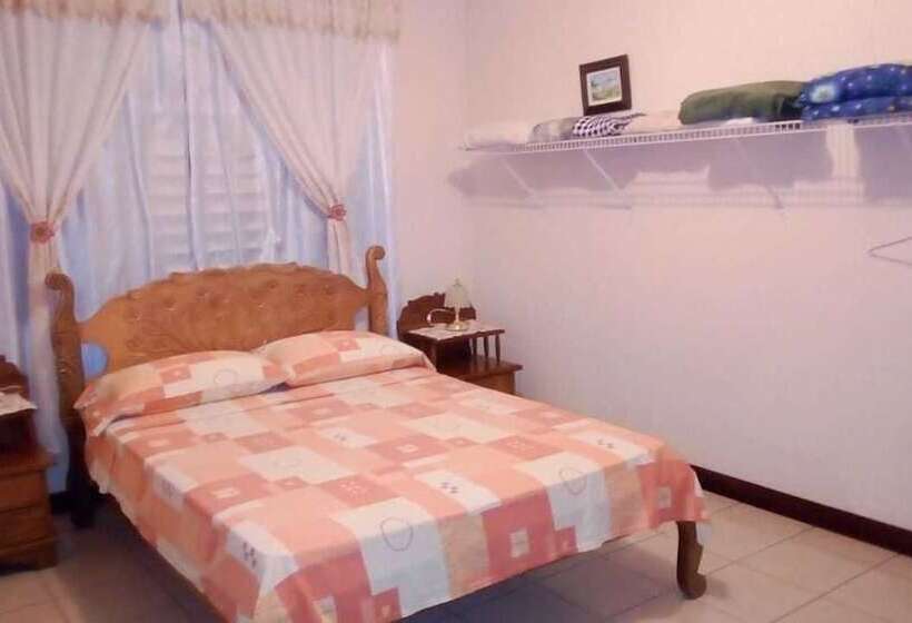 مبيت وإفطار La Casa Del Suizo