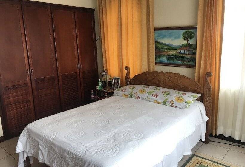 مبيت وإفطار La Casa Del Suizo