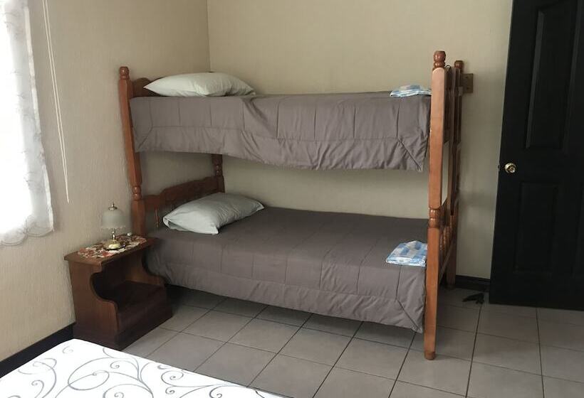 مبيت وإفطار La Casa Del Suizo