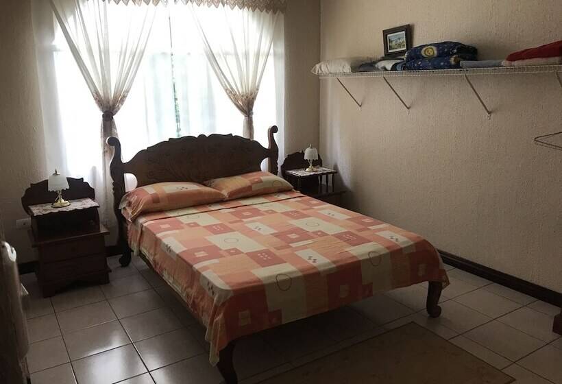 مبيت وإفطار La Casa Del Suizo