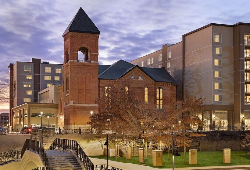 هتل Homewood Suites By Hilton Indianapolis Downtown Iupui