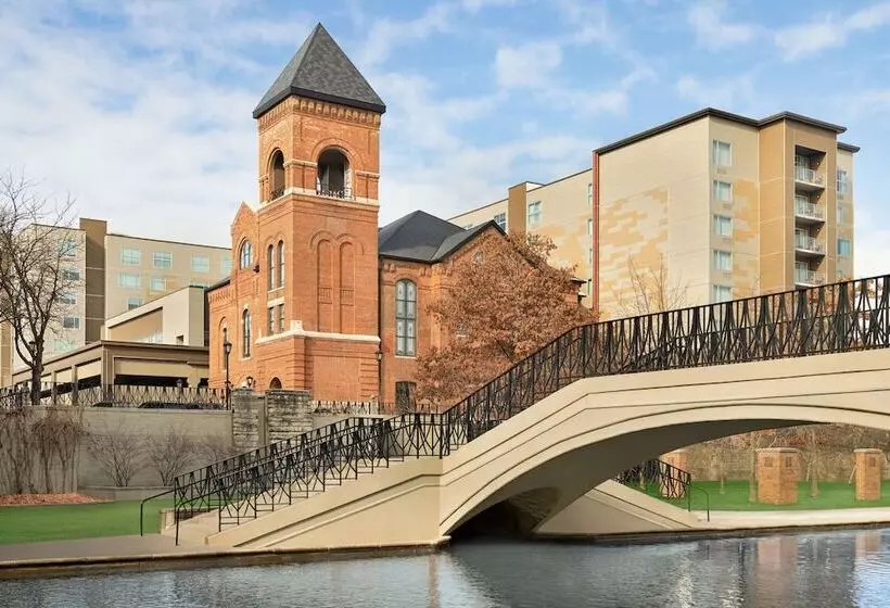 هتل Homewood Suites By Hilton Indianapolis Downtown Iupui