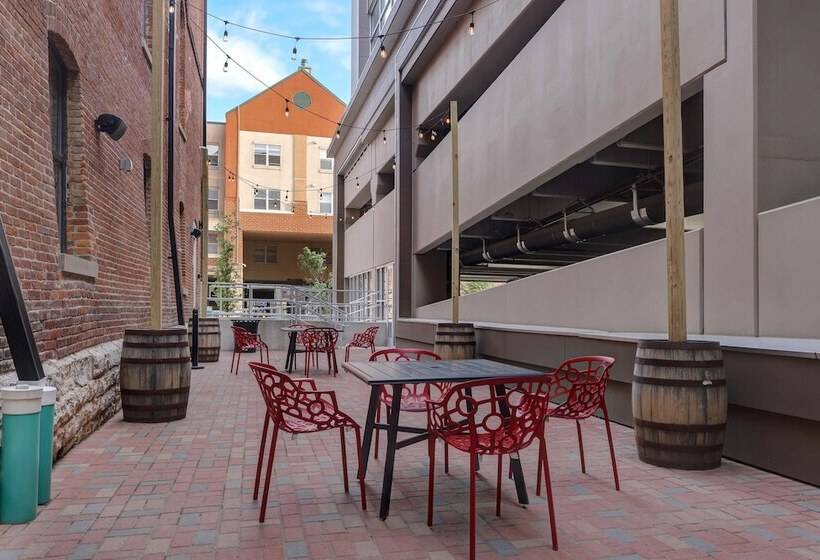 هتل Homewood Suites By Hilton Indianapolis Downtown Iupui