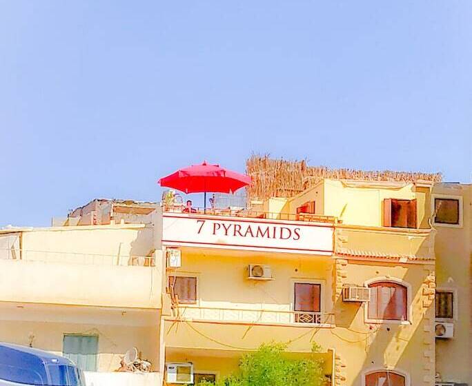 پانسیون Seven Pyramids Inn