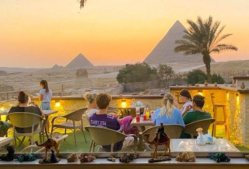 پانسیون Seven Pyramids Inn