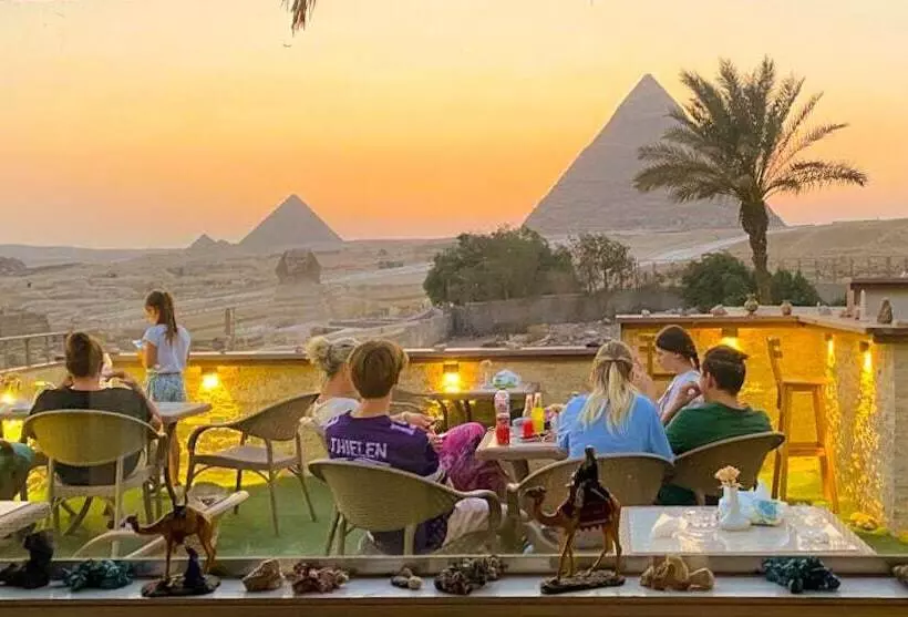 پانسیون Seven Pyramids Inn