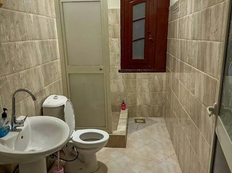 پانسیون Seven Pyramids Inn