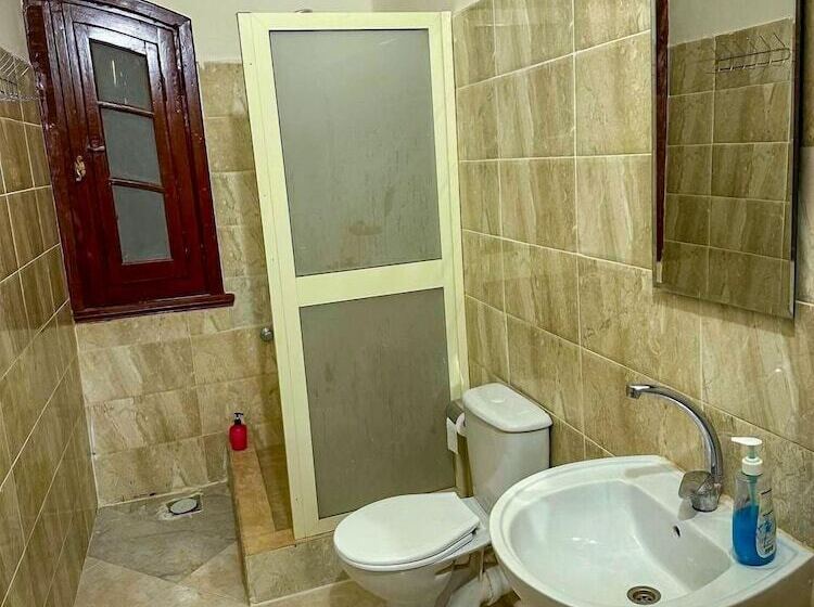 پانسیون Seven Pyramids Inn