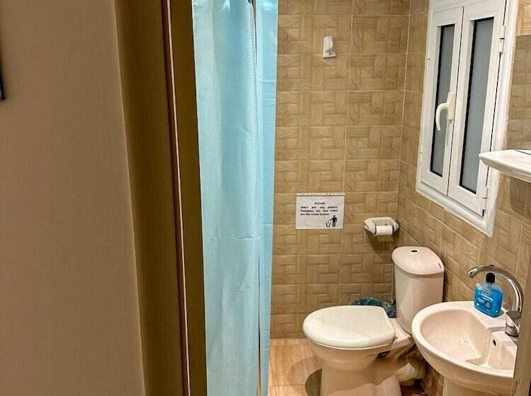 پانسیون Seven Pyramids Inn