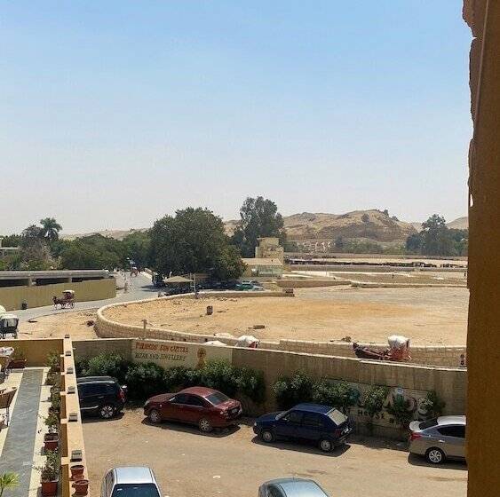 پانسیون Seven Pyramids Inn