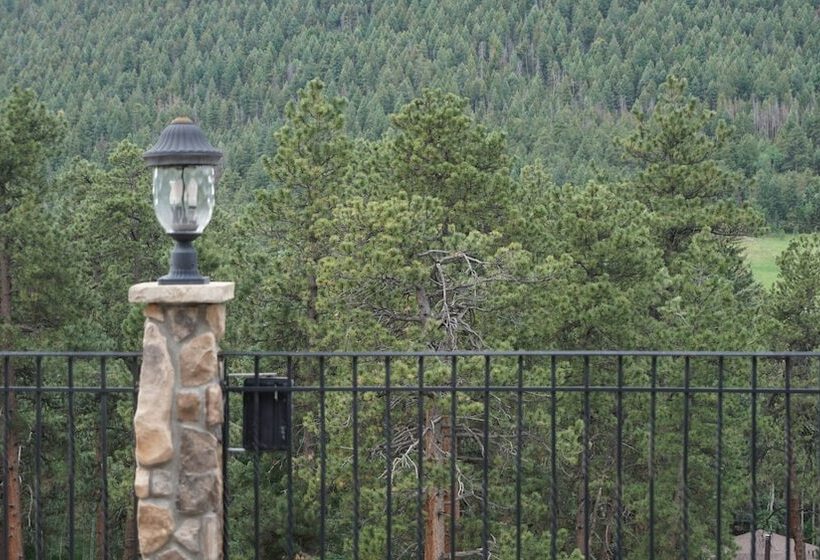 بنسيون Arrowhead Manor Bed & Breakfast Inn & Event Center