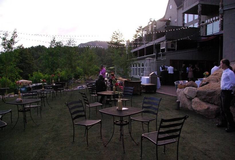 بنسيون Arrowhead Manor Bed & Breakfast Inn & Event Center
