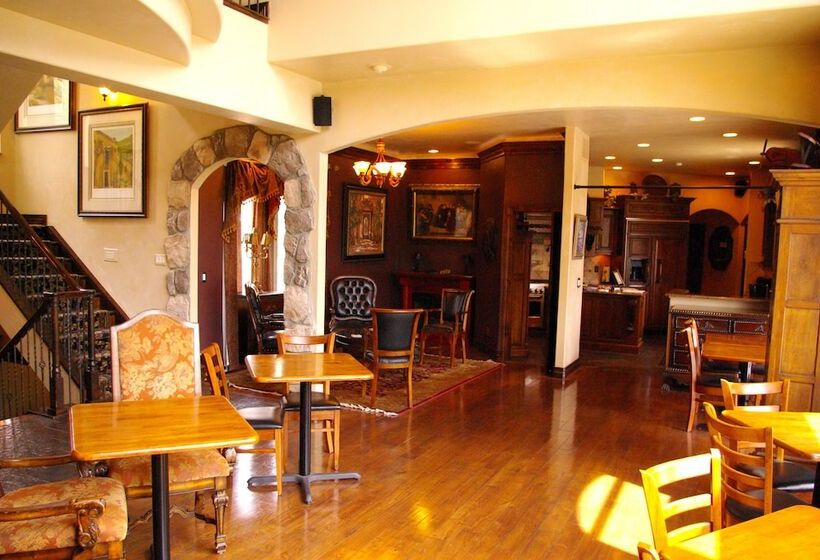 بنسيون Arrowhead Manor Bed & Breakfast Inn & Event Center